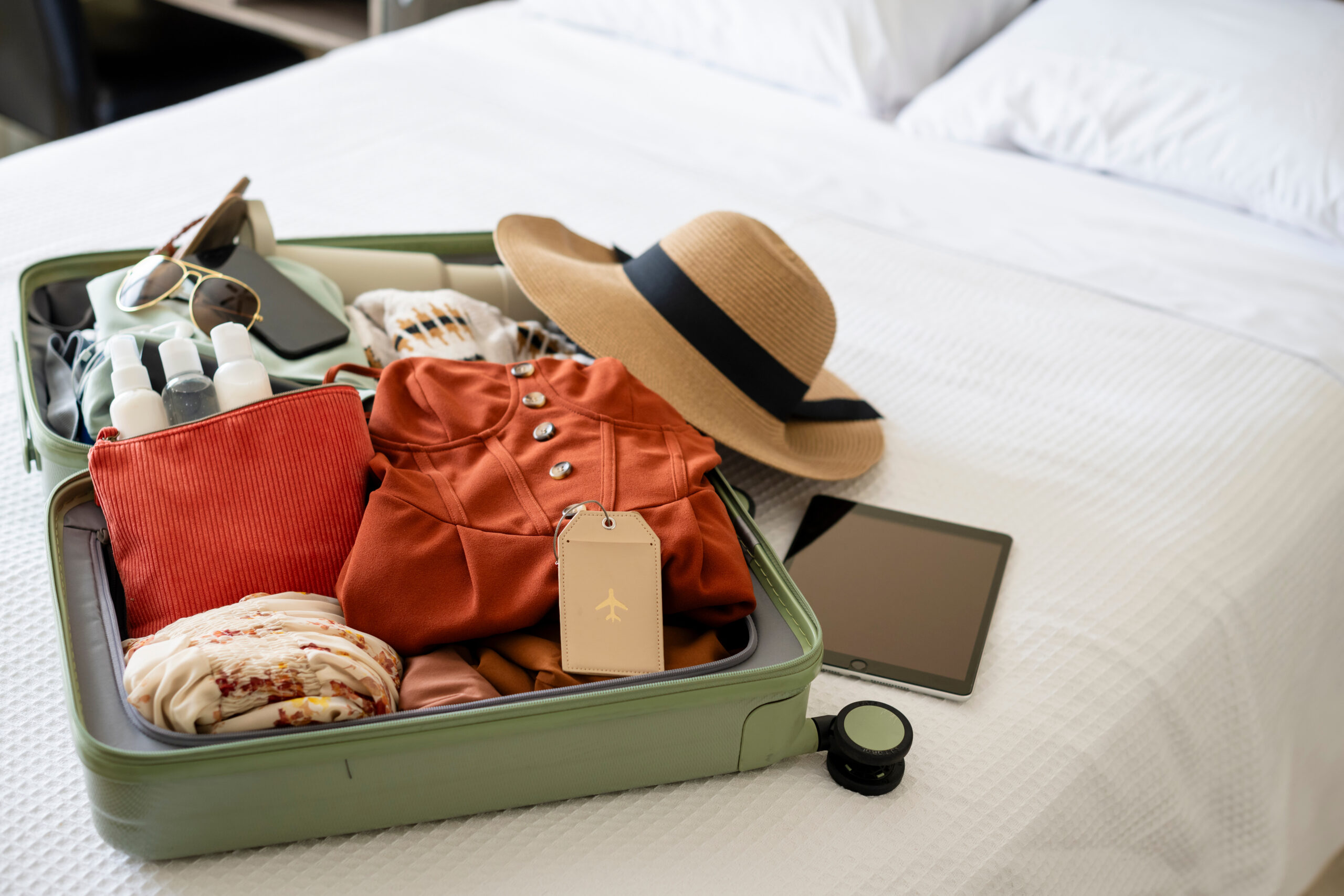 suitcase-and-packing-list
